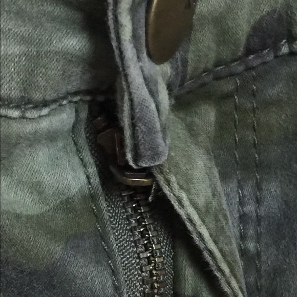 Green Camo Jeggings - Picture 3 of 5